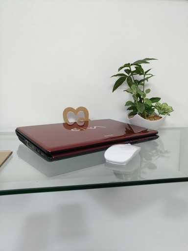 光沢ブレイジングレッドのとても可愛いVAIO☆ とても美品！ 最新
