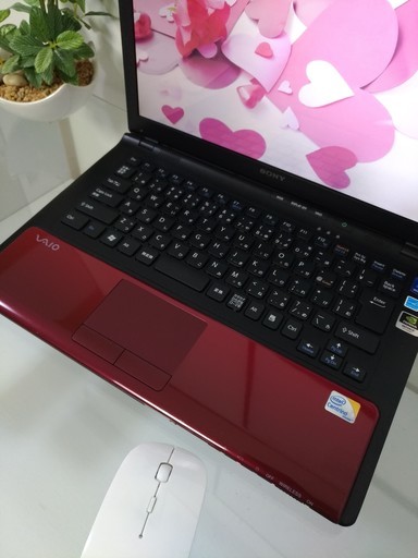 光沢ブレイジングレッドのとても可愛いVAIO☆ とても美品！ 最新