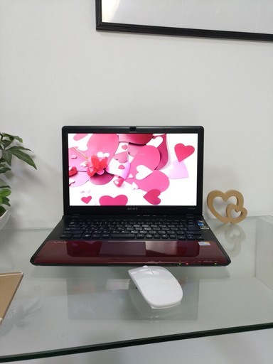 光沢ブレイジングレッドのとても可愛いVAIO☆ とても美品！ 最新