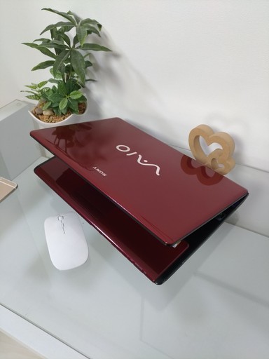 光沢ブレイジングレッドのとても可愛いVAIO☆ とても美品！ 最新