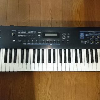 シンセサイザー juno-d