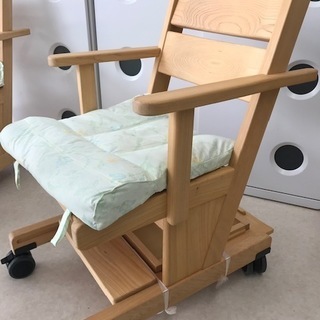 室内用車椅子【無垢材使用の白木仕上げ】