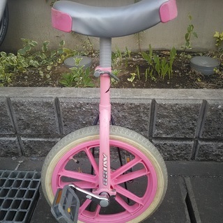 一輪車　１６インチ　ピンク色　スタンド・ヘルメット付き