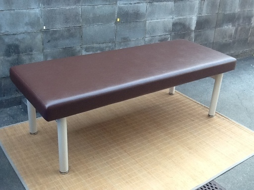 【マクラ付】180×70㎝×H60㎝の無孔のマッサージベッド　H型脚で丈夫、高田ベッド製作所　配達もします