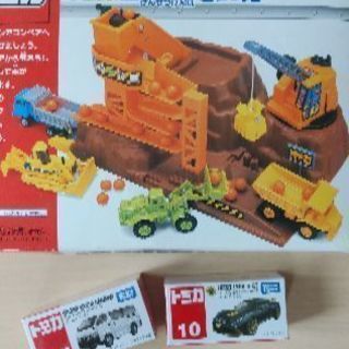 【お取引中】トミカ 建設工場と車2台セット