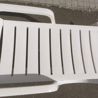 サマーベッド Grosfillex ホワイト リクライニング ビーチ/デッキ