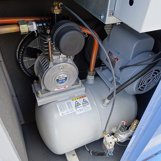 良好☆アネスト岩田☆Oil Free COMGPAC CFD07B-8.5D パッケージ