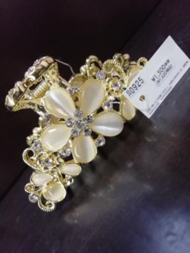 69 Off ヘアクリップ キラキラビジュー Meguppy 能登川のアクセサリー ヘア アクセサリー の中古 古着あげます 譲ります ジモティーで不用品の処分