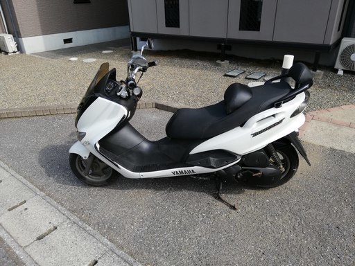 マジェスティ125FI　台湾ヤマハ　社外バーハンドル