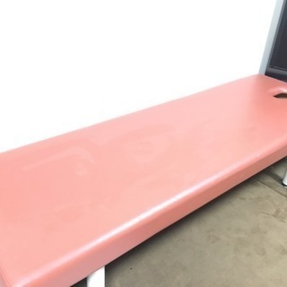 施術用ベッド（約65cm×約195cm）