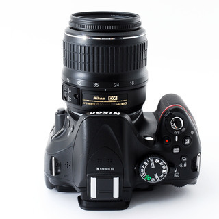 Nikon D5200 レンズキット ブラック★極上美品★新品SDカード、ストラップ付き！