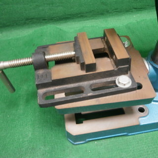 ☆中古品 東芝（TOSHIBA）卓上ドリル DPE-13B 鉄工13㎜ 木工24㎜ バイス付き 100V / 卓上ボール盤☆