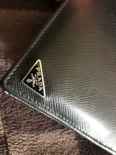 プラダ財布