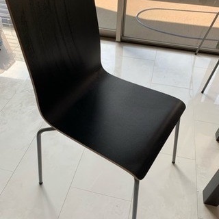 IKEAのダイニングテーブルと椅子