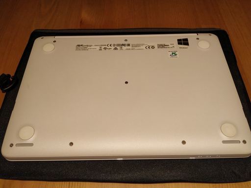 ノートパソコン ASUS E200HA