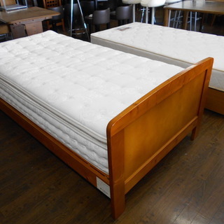 ベッド ニトリ シングルベッド『良品中古、マットレスに薄い染み 