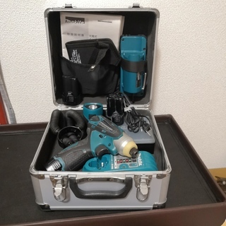 makita　インパクトドライバー、ラジオ、ライトのセット