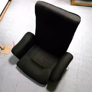 黒色の座椅子