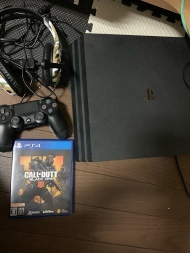 PS4プロ、ゲームソフト１個、ヘッドセッド(USBタイプ)売ります。