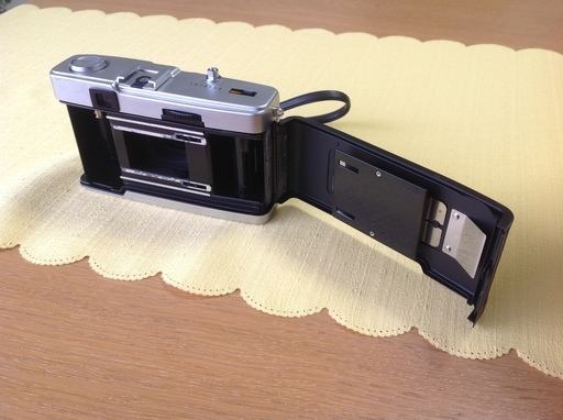 フィルムカメラ OLYMPUS TRIP35 (オリンパス トリップ35) ：個体番号1870158