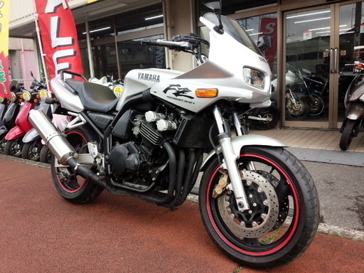 NO.2637　ＦＺ４００　水冷４サイクル１６バルブ４気筒エンジン　シルバー　☆彡