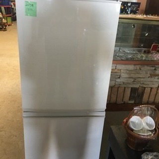 2017年 SHARP 140リットル 冷蔵庫