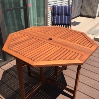 ガーデン用木製テーブル