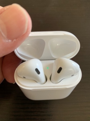その他 Apple Airpods with charging case