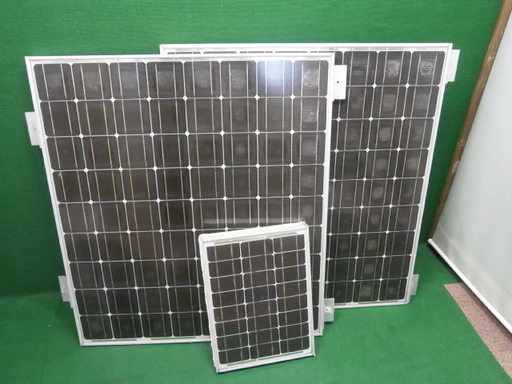中古品 太陽電池モジュール GT172（昭和ソーラー）870×980㎜ ２枚セット＆太陽電池モジュール GT224/CS/B（長府製作所）345×485mm 1枚