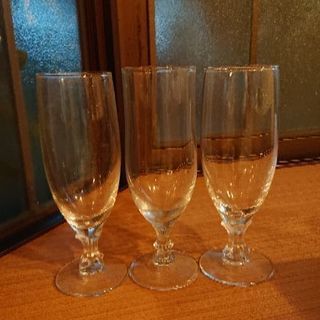 ②ワイングラス・居酒屋廃業