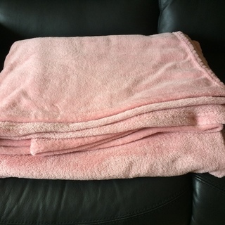 ニトリ　掛け毛布　シングルサイズ・ピンク色