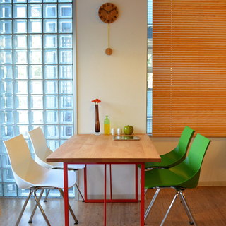 Ikususu イクスス 無垢材 おしゃれ ダイニングテーブル 脚 レッド メンテナンスキット付属 美品 Ikususu イクスス 無垢材 おしゃれ ダイニングテーブル 脚 レッド