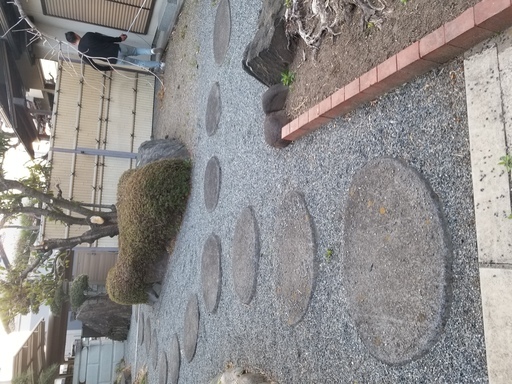 珍しい溶岩の石灯籠
