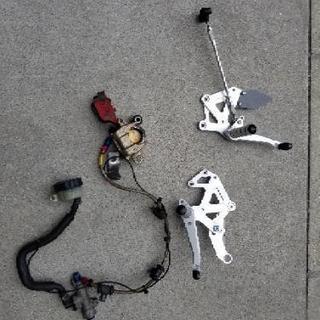 ホーネット250　BEETバッグステップ　EARL\'Sメッシュホース　赤パッドつき