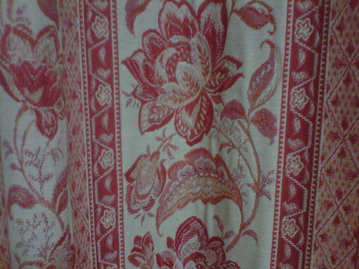 値下げ カーテン花柄アンティーク調レトロベージュ 紅色系2枚組 ぼく 日暮里のカーテン ブラインドの中古あげます 譲ります ジモティーで不用品の処分