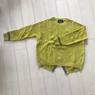 黄色セーター