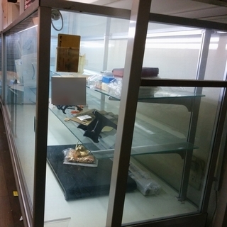 陳列ケース蛍光灯タイプ２台あり