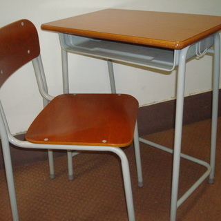 学校の教室の机と椅子　KOKUYO 166 ~179cm 中古　...