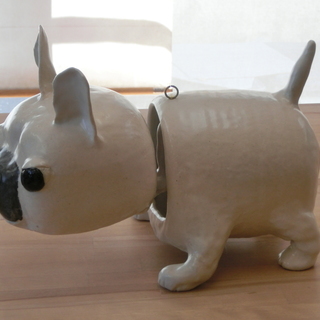 フレンチブルの首振り陶器人形（手づくりの作家もの）