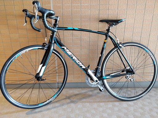Merida Scultura 300 ロードバイク（ペダル付き）