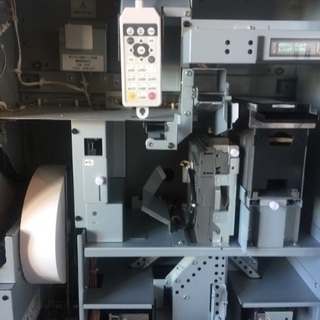 配送可能条件有りGLORY56個ボタン券売機2017年8月製低額紙幣