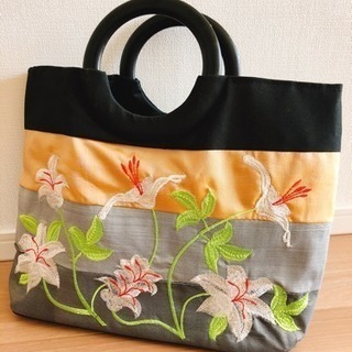 和風の花柄ハンドバッグ