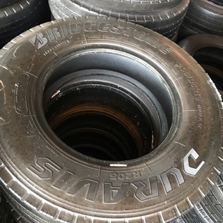 トラックタイヤ、205/85R16. 117/115L LT Bridgestone 