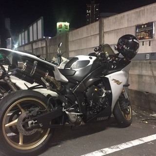 YAMAHA YZF-R1