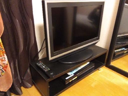 SANYO 26インチ液晶テレビとテレビ台のセット(レコーダーは販売しません)　交渉中です