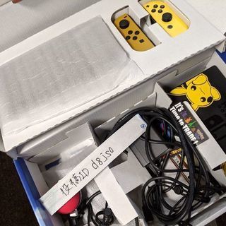 5/4引き渡し限定　Nintendo Switch ポケットモンスター Let’s Go! ピカチュウセット　中古品 5/4引き渡し限定 Nintendo Switch ポケットモンスター Let's Go