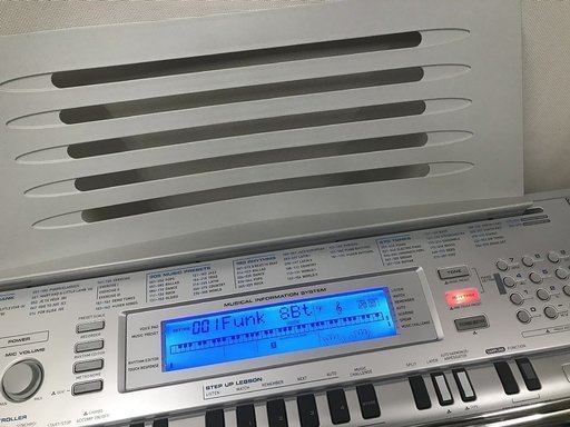 □ CASIO カシオ 電子ピアノ WK-210 譜面台付 レッスン機能 タッチ