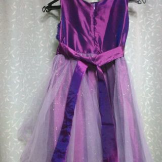 紫のドレスと今なら、帽子つけちゃう❗