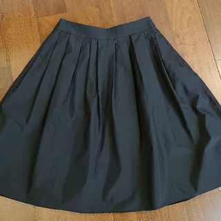 M-PREMIERの黒スカート