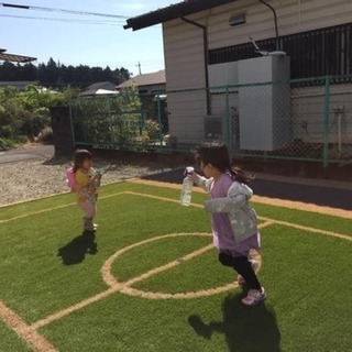 家族で楽しめる人工芝のお庭